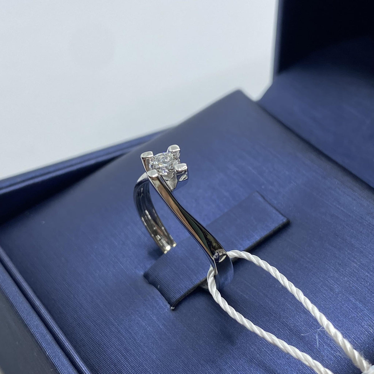 Anello Solitario PG Gioielli in Oro 18KT 18KT e Diamante Ct. 0,23