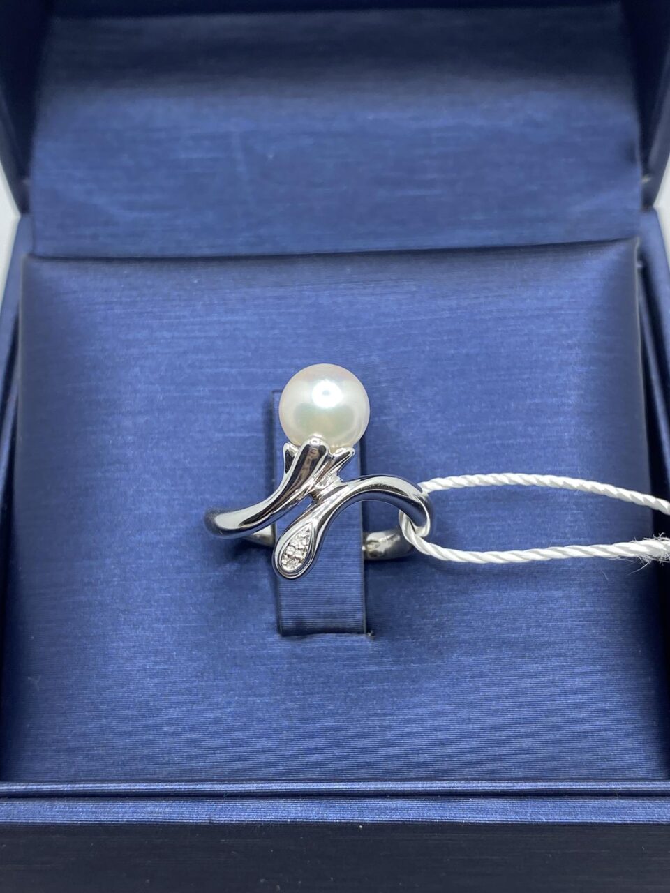 Anello Asayo in Oro 18KT 18KT con Perla di Acqua Salata e Diamanti