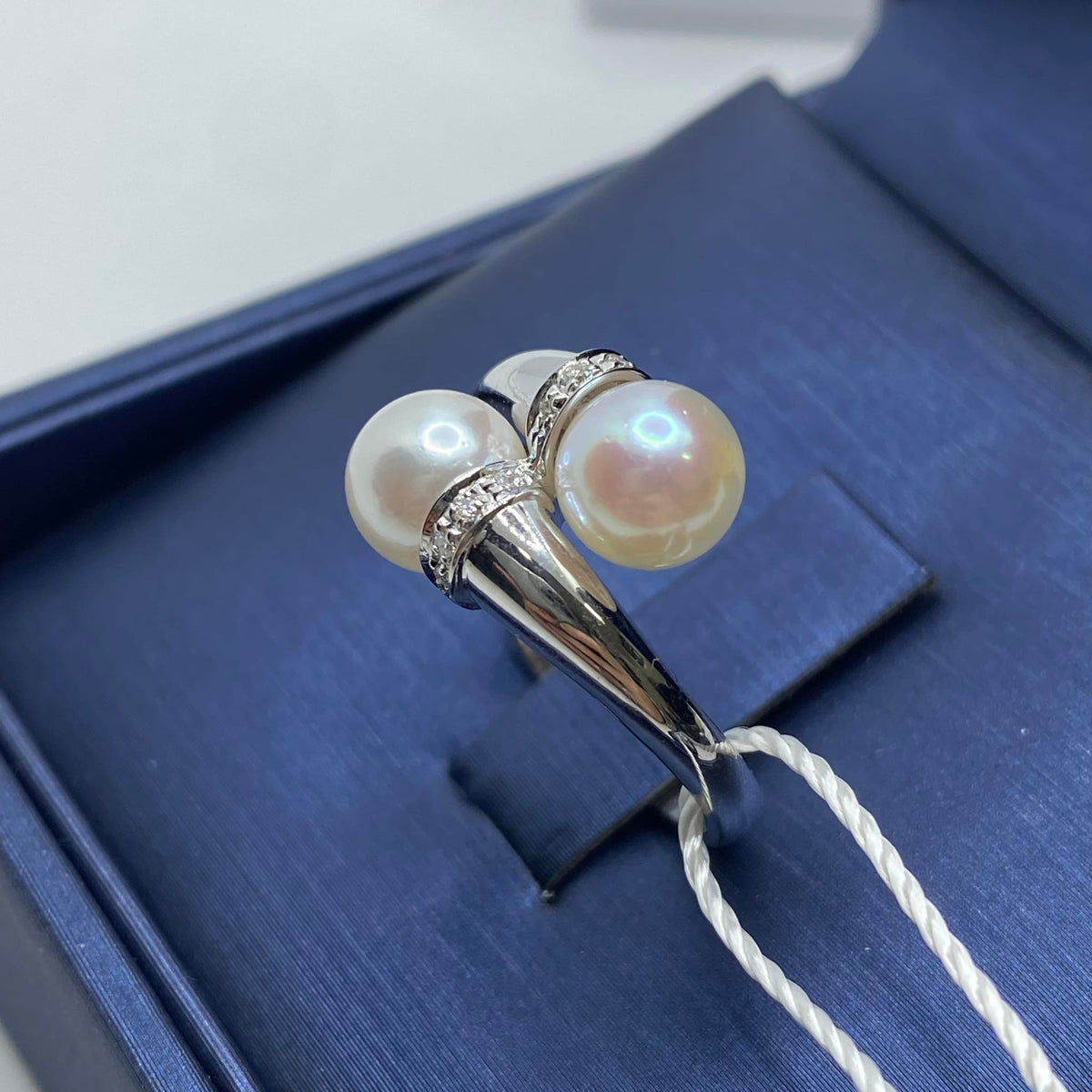 Anello Asayo in Oro 18KT 18KT con Perla di Acqua Salata e Diamanti