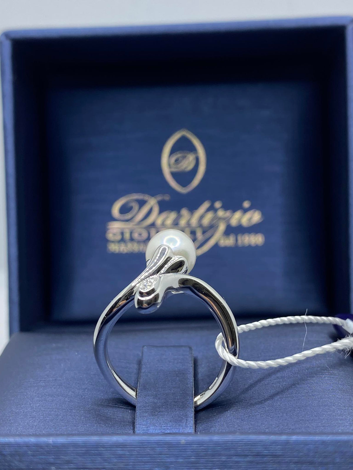 Anello Asayo in Oro 18KT 18KT con Perla di Acqua Salata e Diamanti