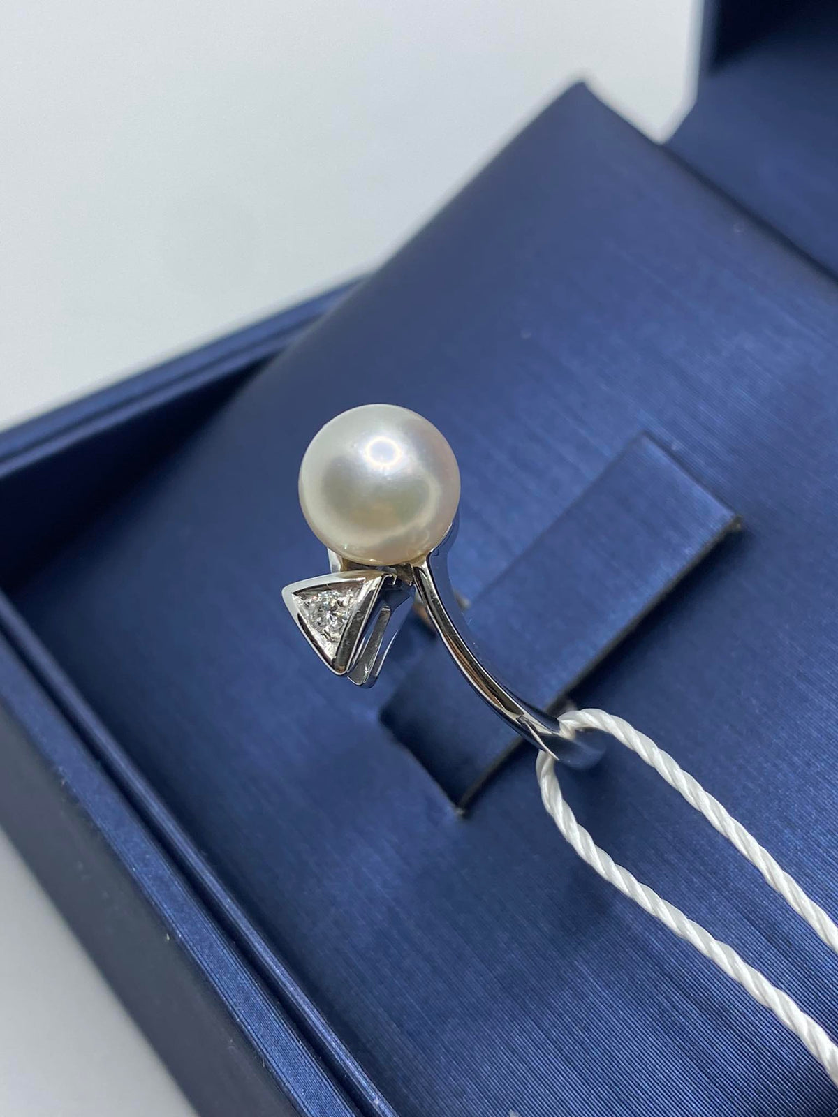 Anello Mikawa in Oro 18KT 18KT con Perla di Acqua Salata e Diamanti