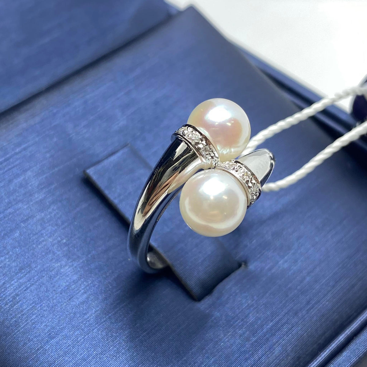 Anello Asayo in Oro 18KT 18KT con Perla di Acqua Salata e Diamanti