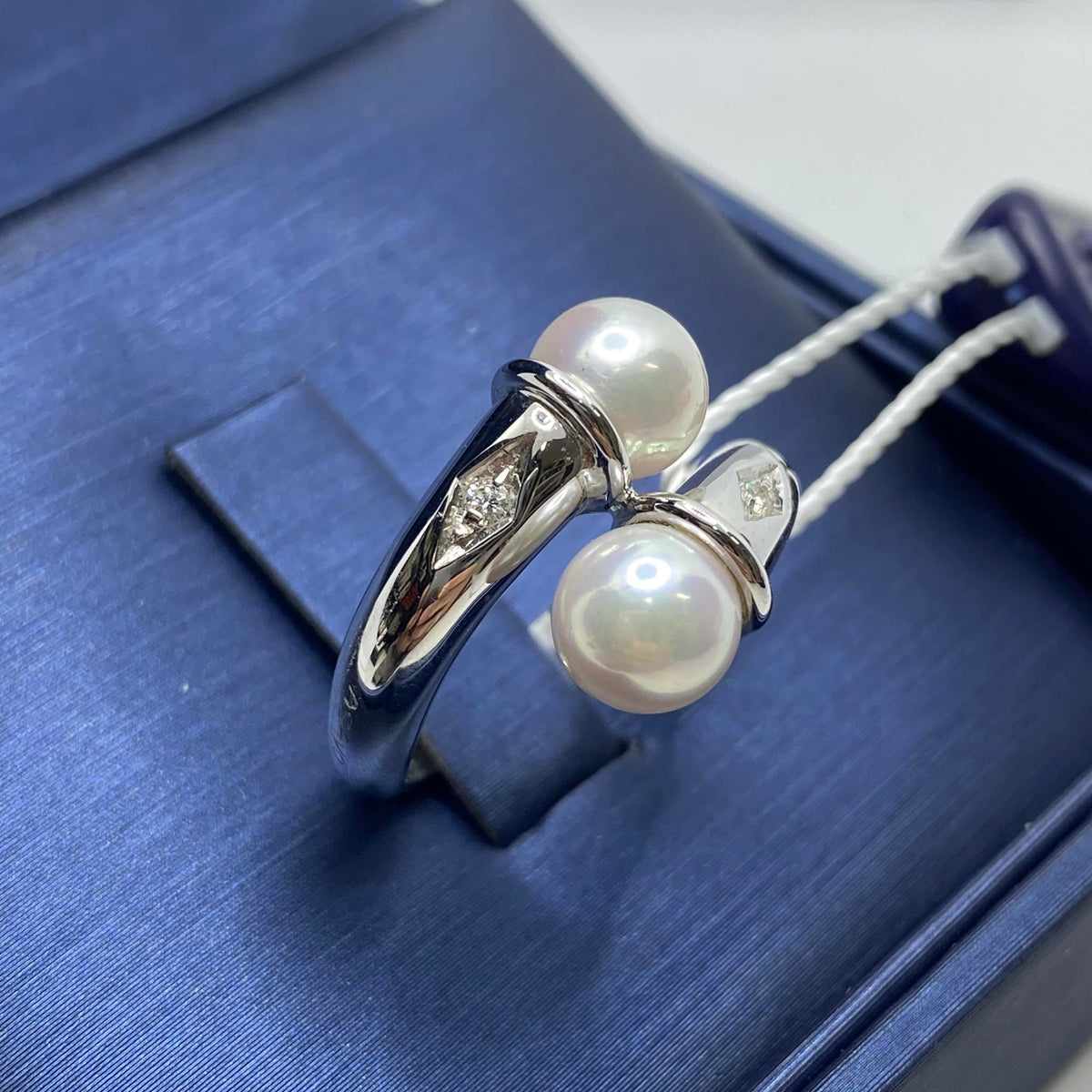 Anello Asayo in Oro 18KT 18KT con Perla di Acqua Salata e Diamanti