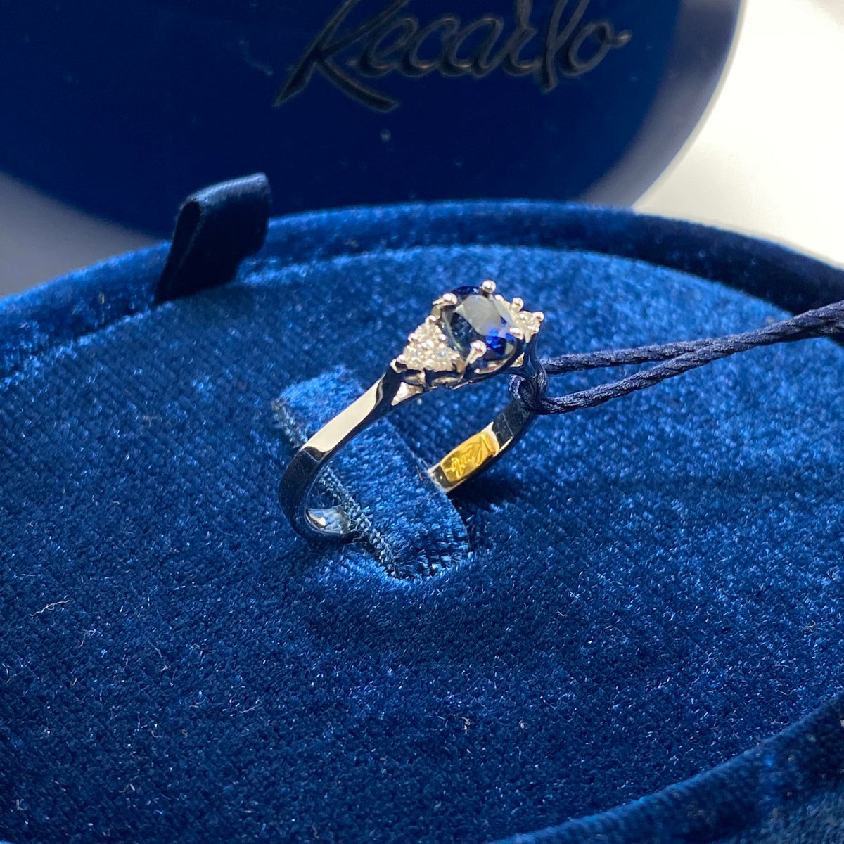 Anello Donna Recarlo in Oro 18KT 18KT con Zaffiro Ct 0.72 e Diamanti