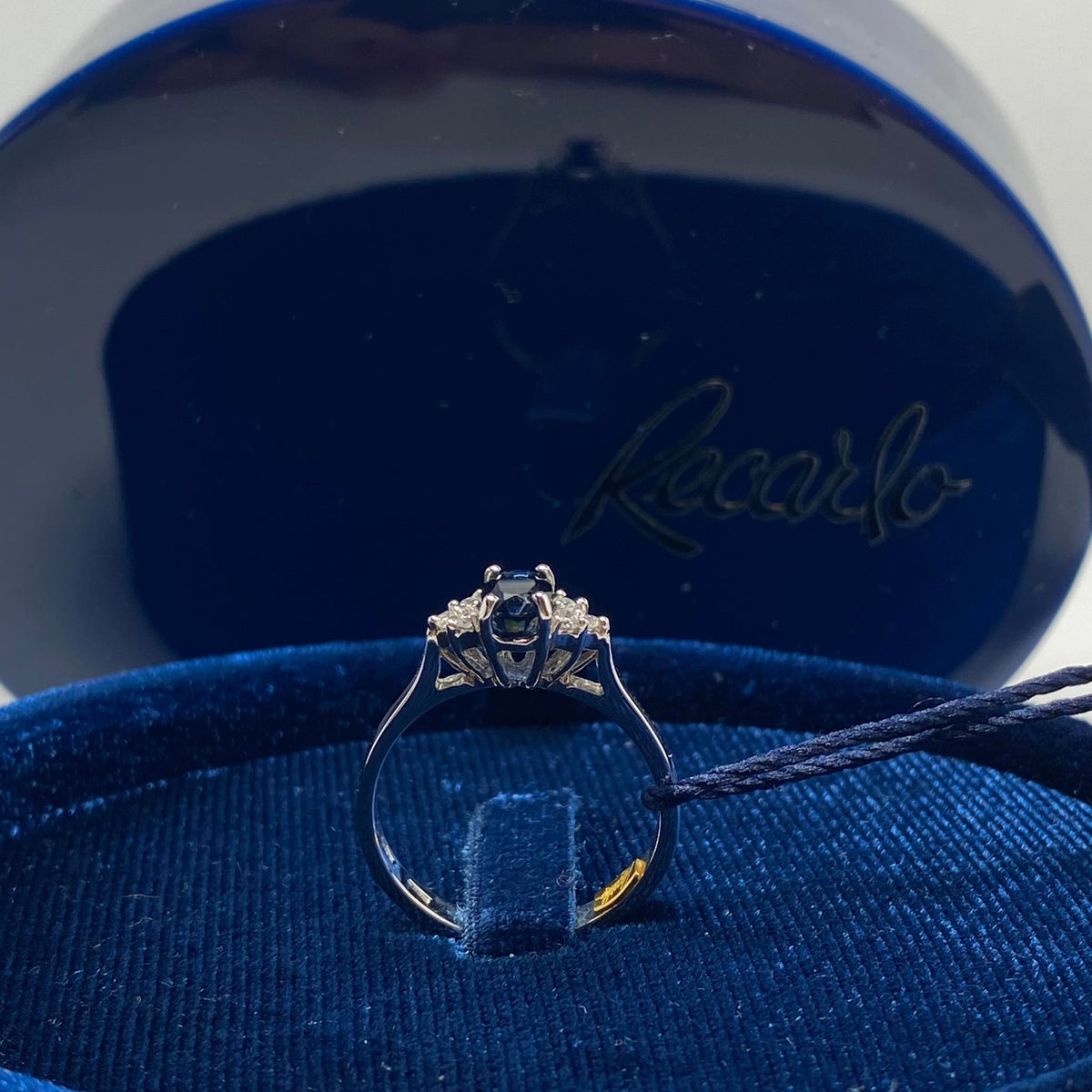 Anello Donna Recarlo in Oro 18KT 18KT con Zaffiro Ct 0.72 e Diamanti
