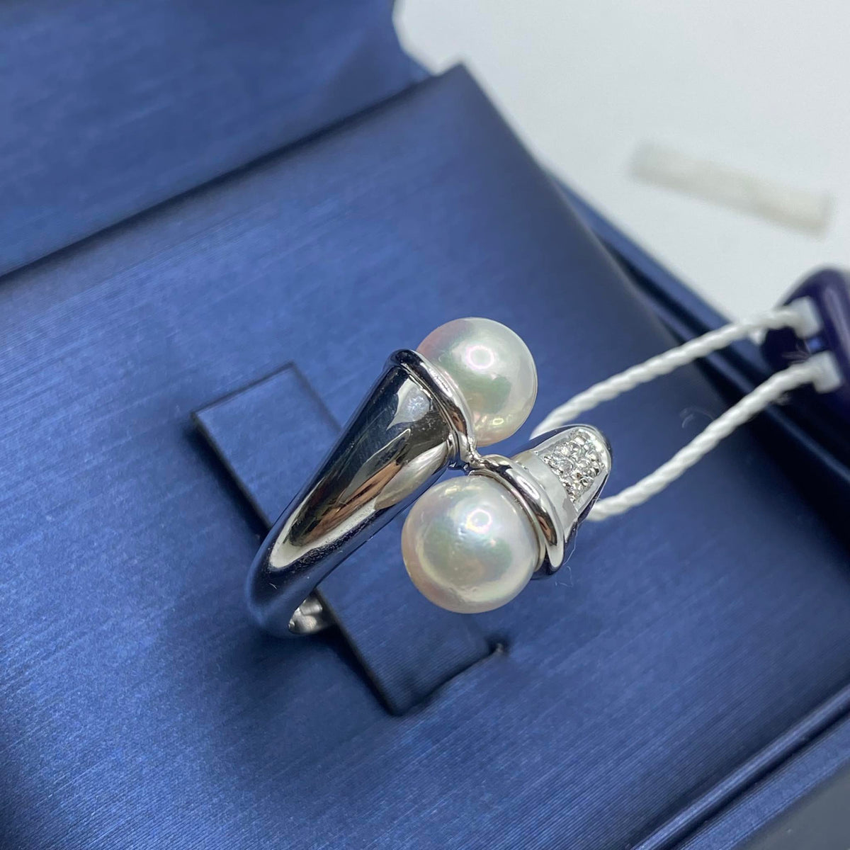 Anello Raima in Oro 18KT 18KT con Perla di Acqua Salata e Diamanti