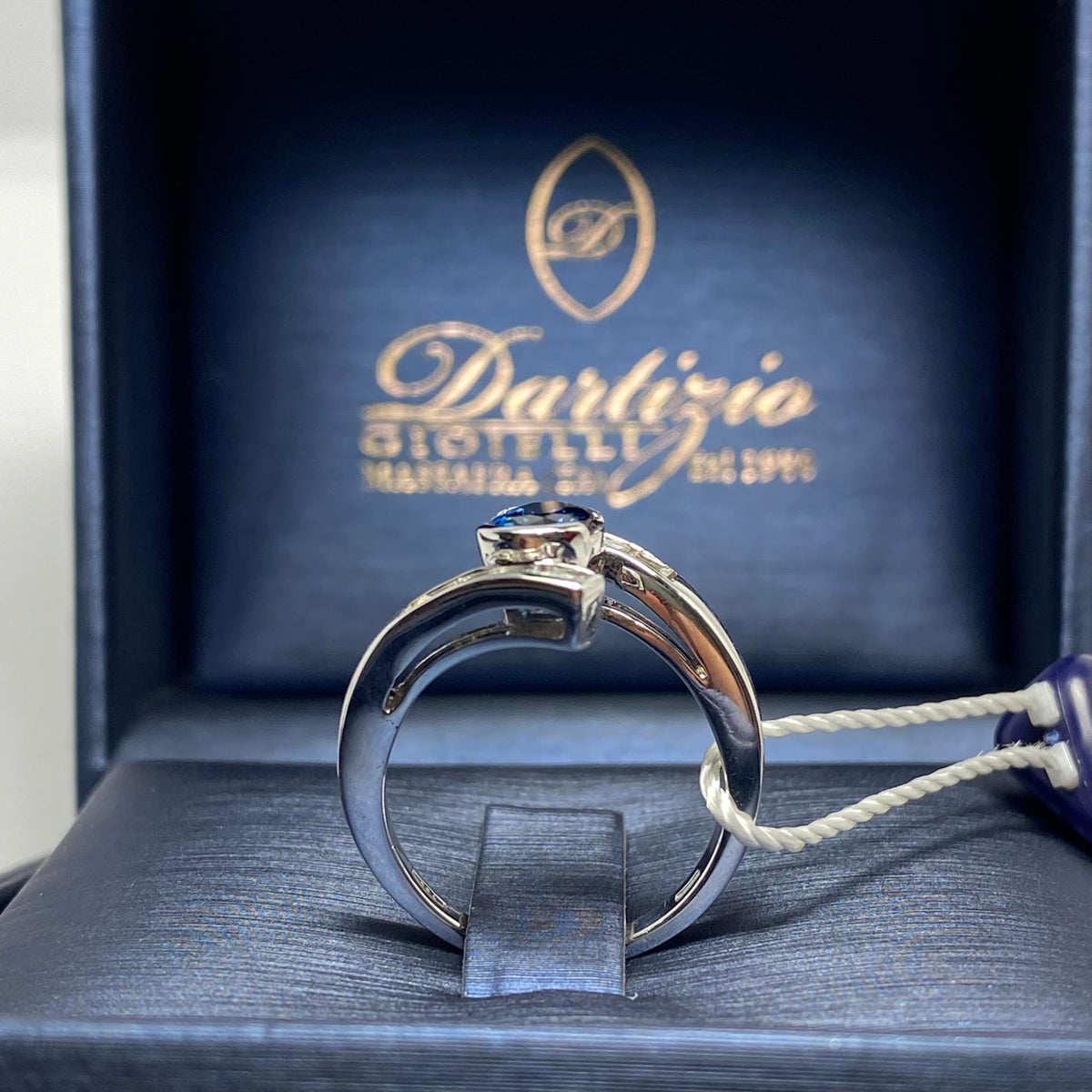 Anello Donna in Oro 18KT 18KT con Zaffiro ct 0.90 e Diamanti