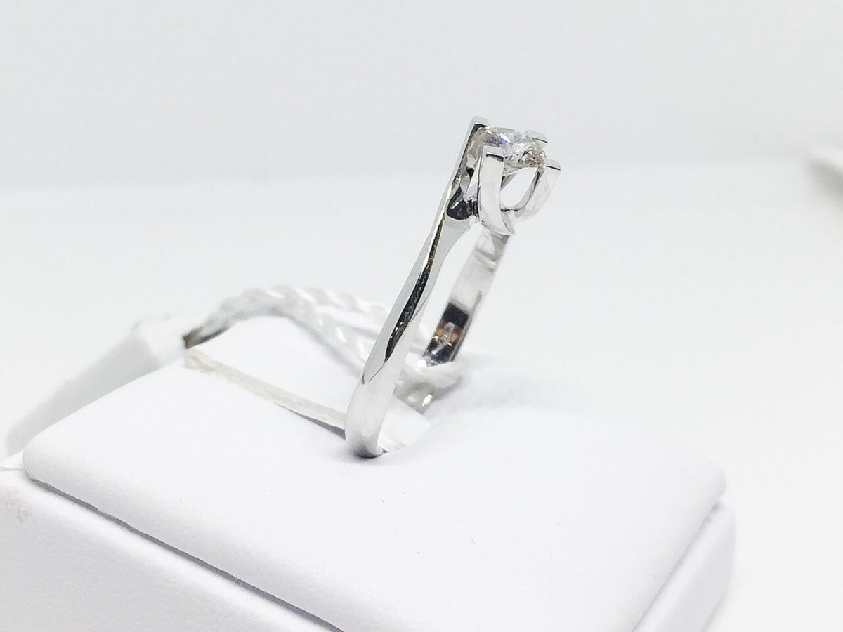 Anello Solitario in Oro 18KT 18KT e Diamante Ct 0.50 G-VVS