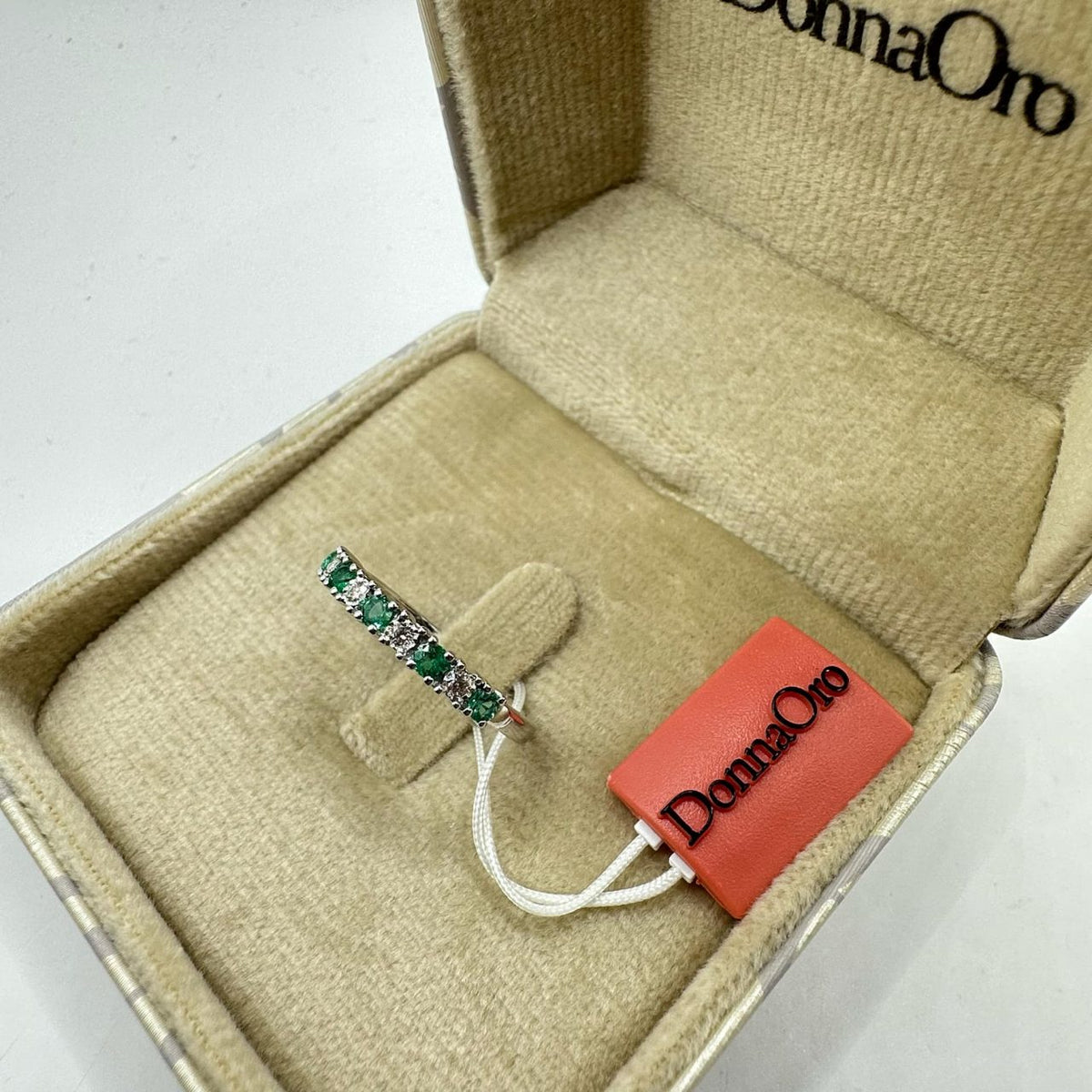 Anello Veretta Donna Oro 18KT con Smeraldi Ct 0.25 e Diamanti
