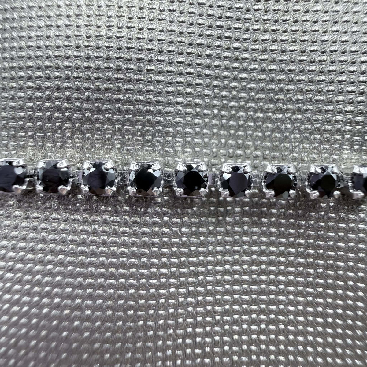 Bracciale Tennis in Oro 18KT 18KT e Zirconi Neri