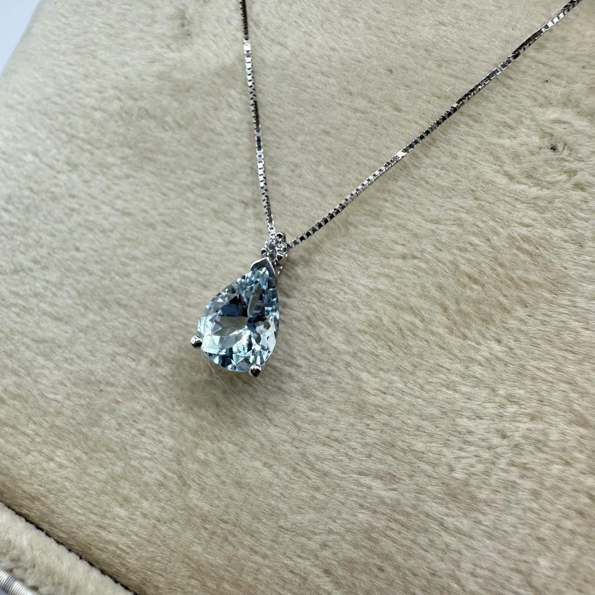 Collana Donna Oro 18KT con Acquamarina a Goccia Ct. 0.1,10
