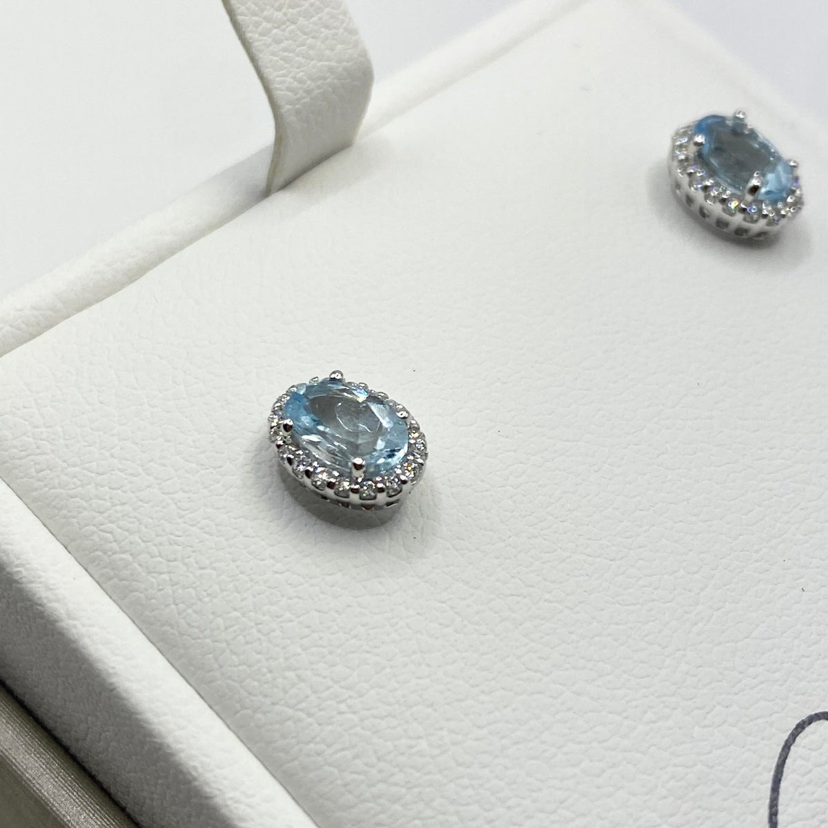 Orecchini Miluna in Oro 18KT 18KT con Diamanti e Acquamarina Ct. 0,74