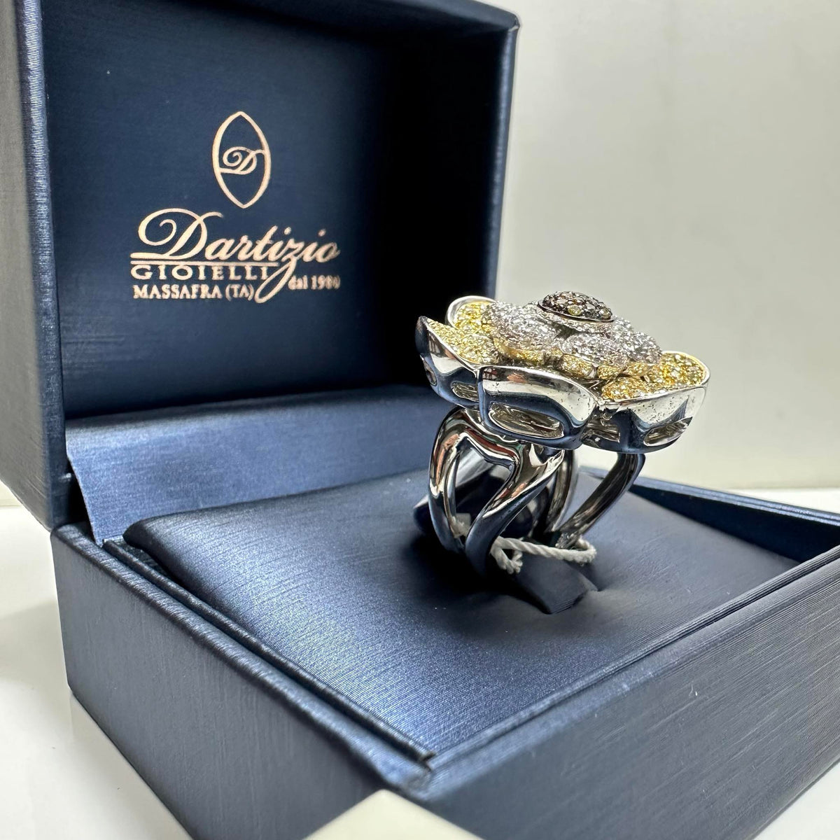 Anello Dartizio Gioielli a Fiore in Oro 18KT 18KT con Diamanti