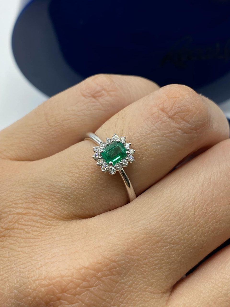Anello Recarlo con Diamanti e Smeraldo Ct 0,48