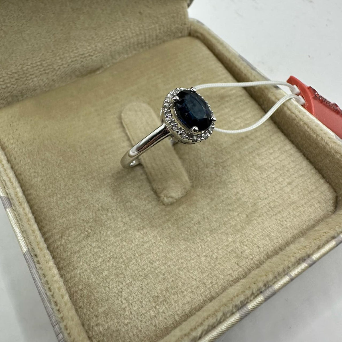 Anello Rosetta Donna Oro 18KT con Zaffiro Ct. 0.90 e Diamanti