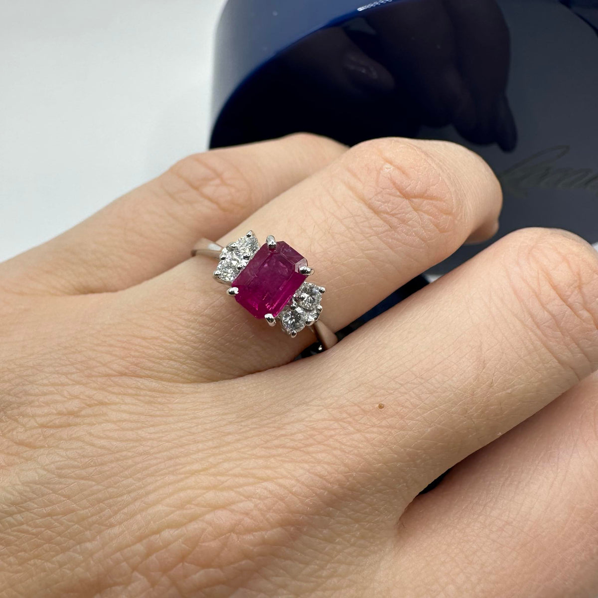Anello Donna Recarlo con Rubino Ct 0.90 e Diamanti
