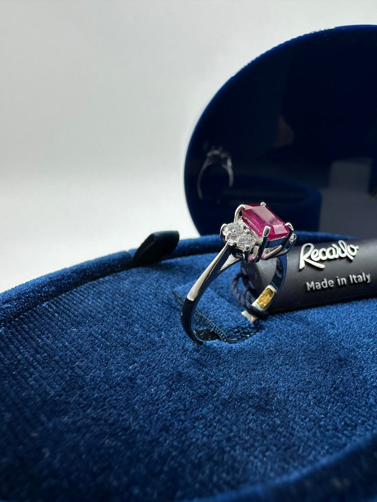 Anello Donna Recarlo con Rubino Ct 0.90 e Diamanti