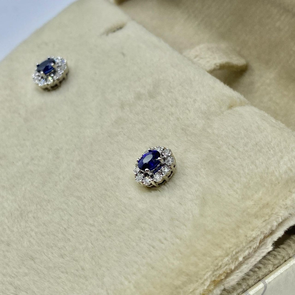 Orecchini Donna Oro 18KT con Zaffiri Ct. 0.40 e Diamanti
