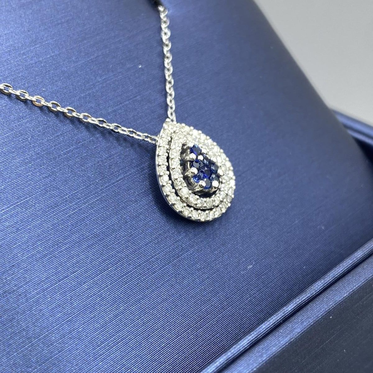 Collana Comete a Goccia in Oro 18KT con Zaffiri Ct.0,15 e Diamanti