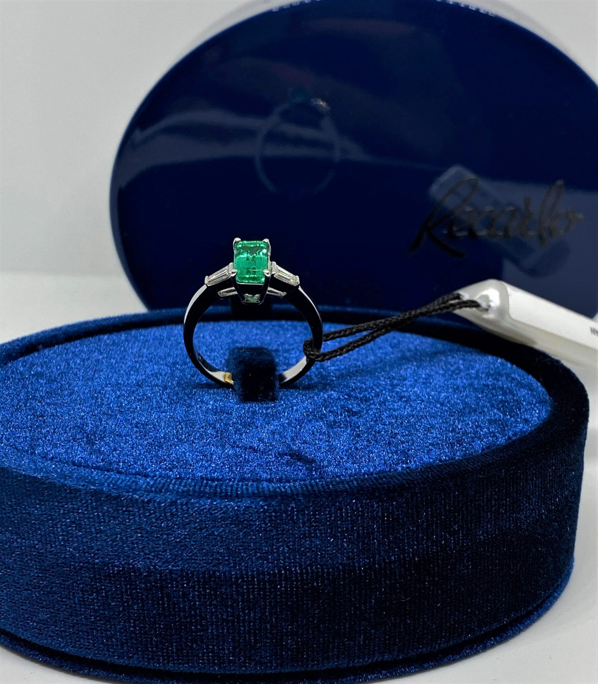 Anello Recarlo Con Smeraldo Ct 0,97 e Diamanti - ZF700/BS