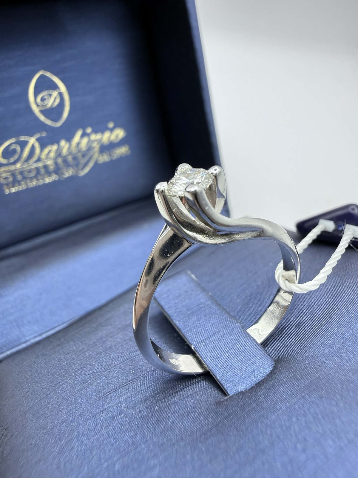 Anello Solitario in Oro 18KT 18KT e Diamante Ct. 0,29