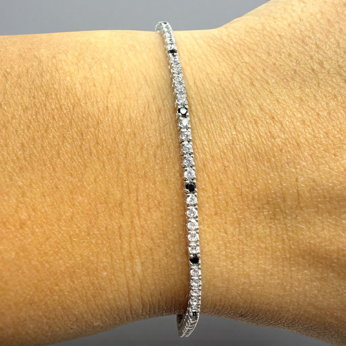 Bracciale Tennis in Oro 18KT 18KT e Zirconi Bianchi e Neri