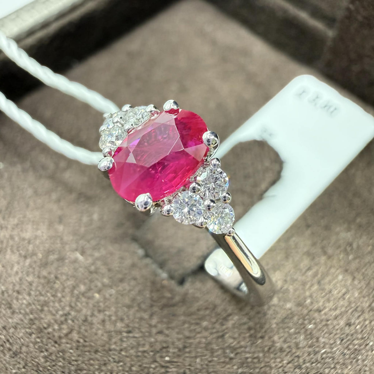 Anello Donna Crivelli con Rubino Ct 0,99 e Diamanti