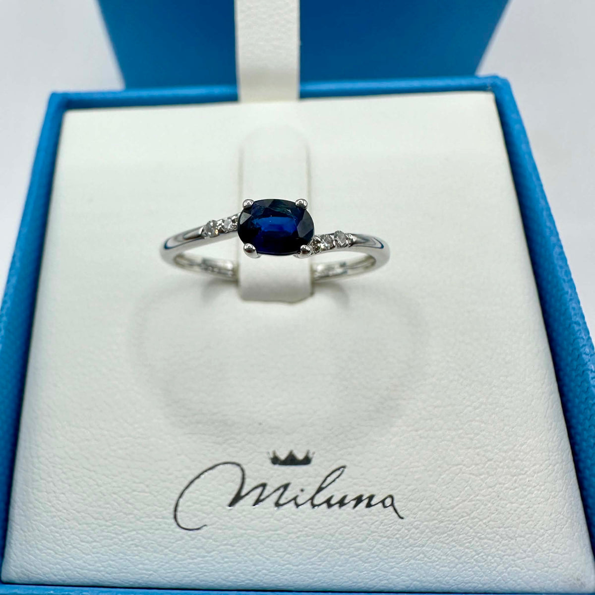 Anello Miluna Gemme in Oro 18KT 9KT e Zaffiro Ct. 0.43