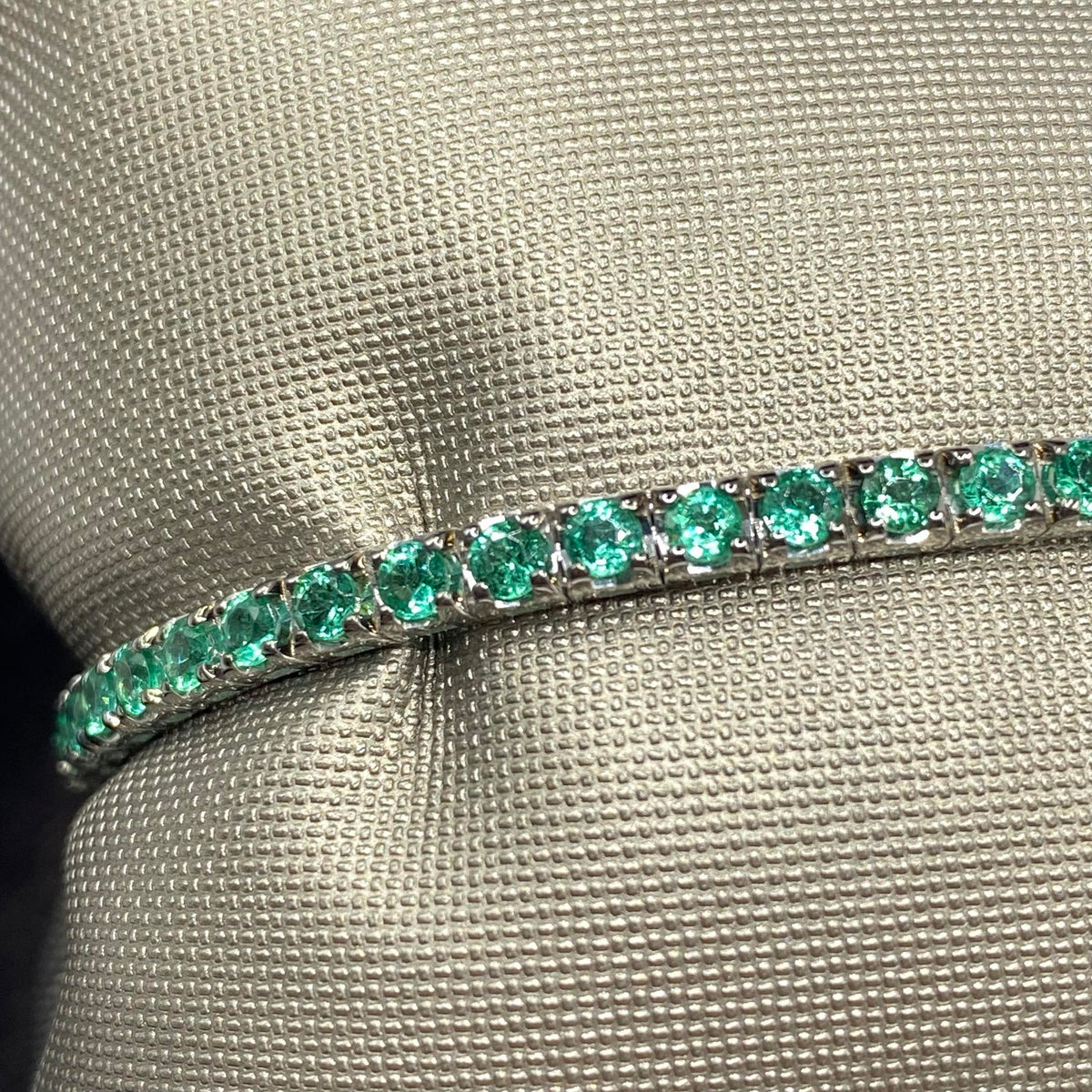 Bracciale Tennis Crivelli in Oro 18KT con Smeraldi Ct. 3,90