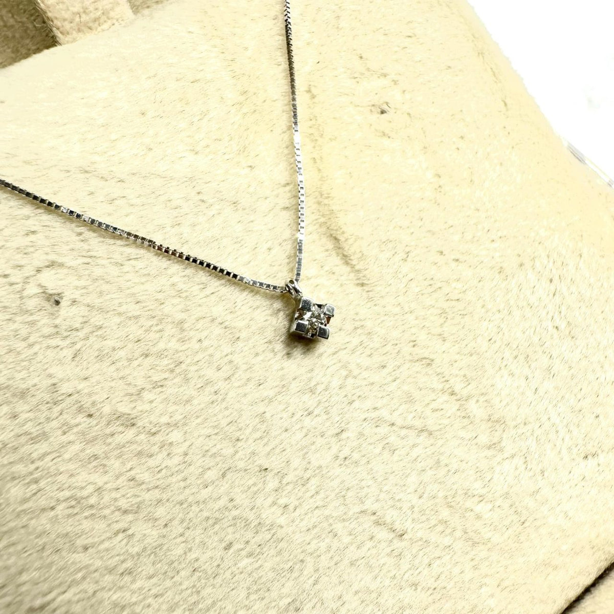 Collana Punto Luce Donna Oro 18KT con Diamante Ct 0.03