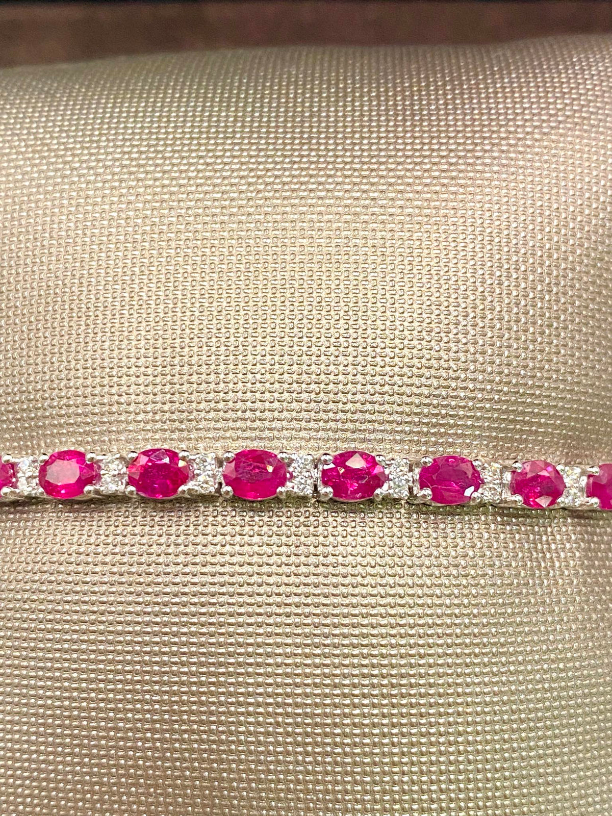 Bracciale Tennis Crivelli in Oro 18KT con Rubini Ct. 6,35 e Diamanti