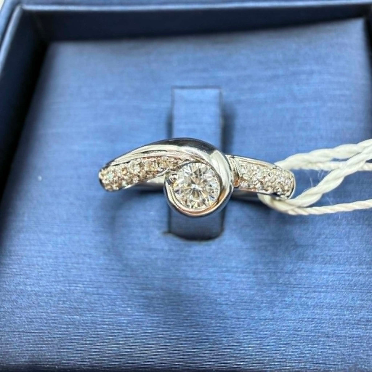 Anello Solitario Salvini in Oro 18KT 18KT e Diamante ct. 0,24