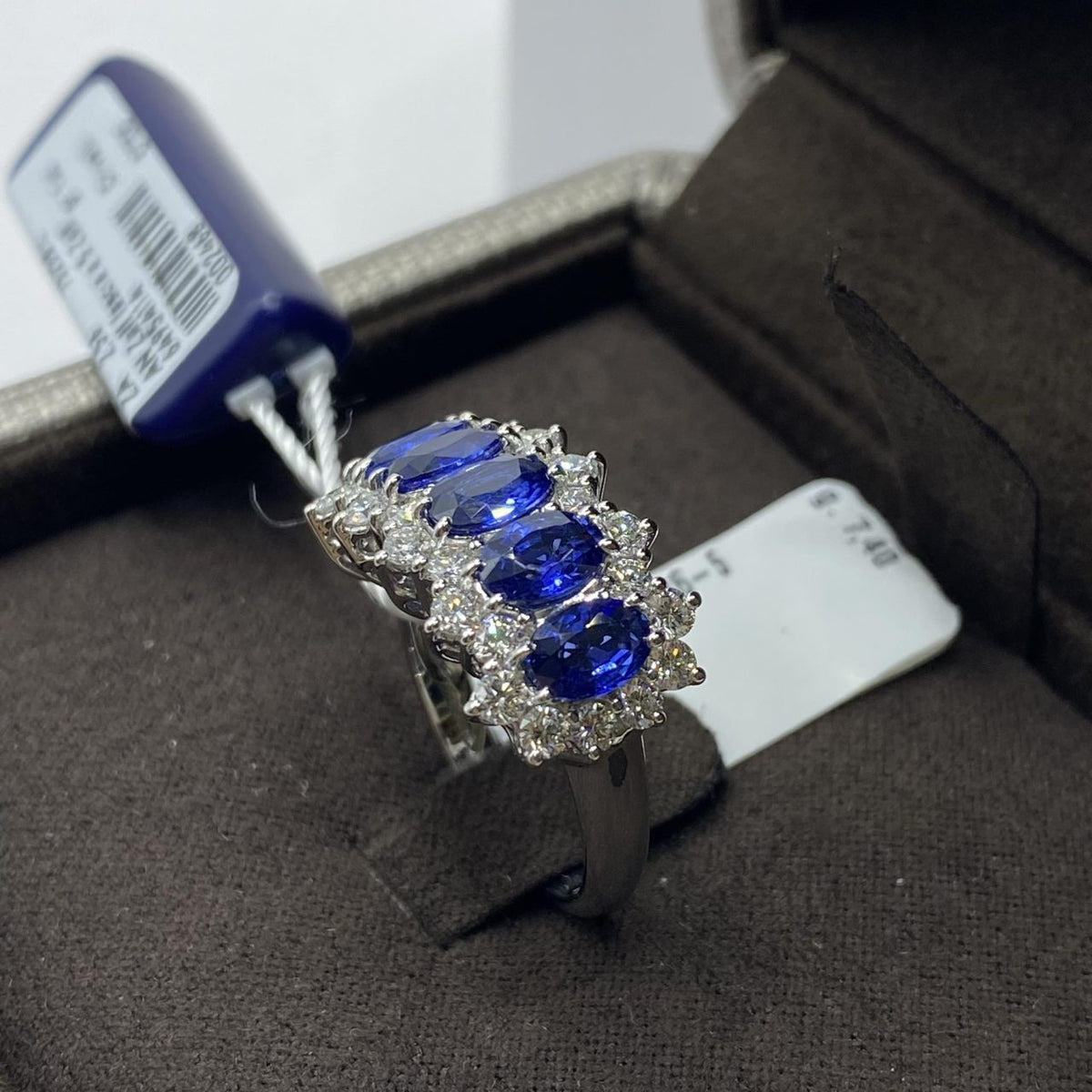 Anello Donna Crivelli con Zaffiri Ct 2.56 e Diamanti