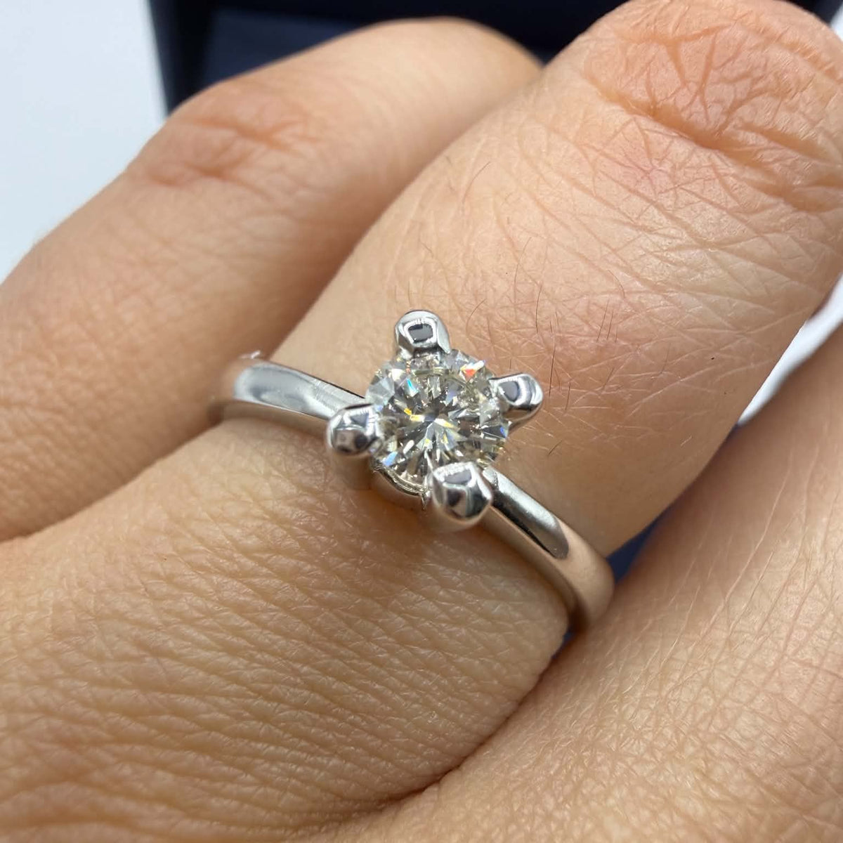 Anello Solitario in Oro 18KT 18KT e Diamante Ct. 0.33 G-IF