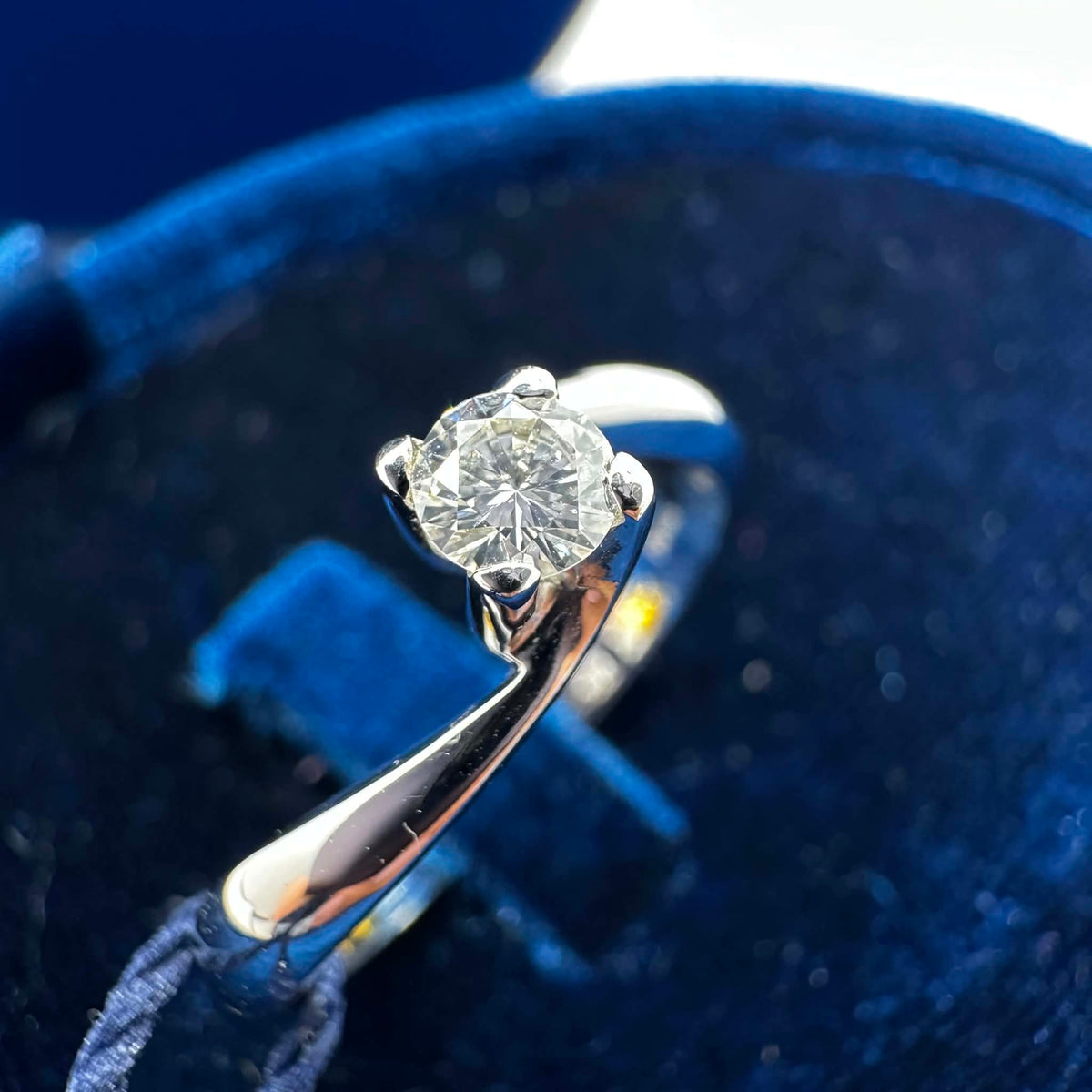 Anello Solitario Recarlo in Oro 18KT 18KT e Diamante 0,17 F-IF