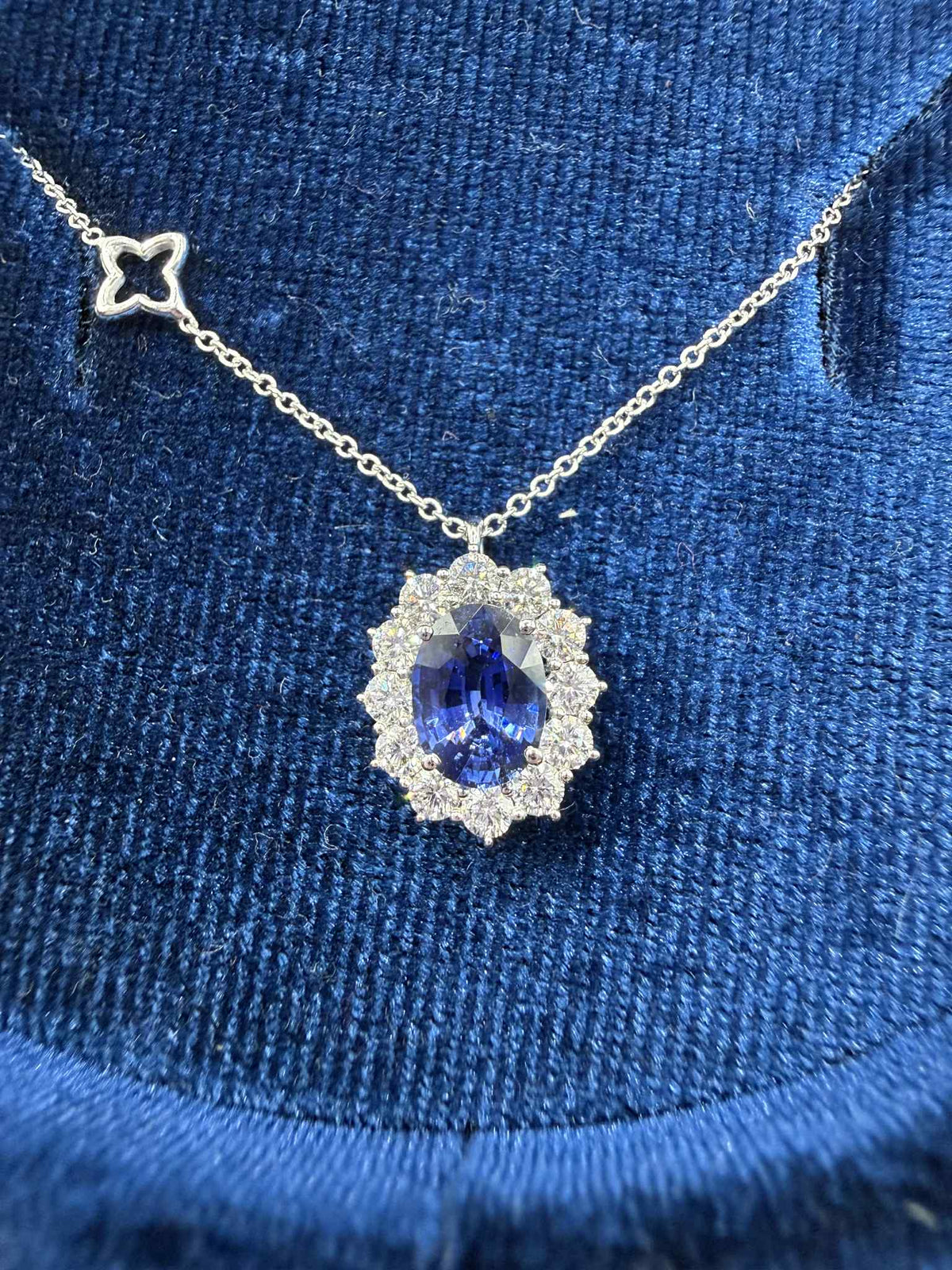 Collana Donna Recarlo con Zaffiro Ct 1.41 e Diamanti