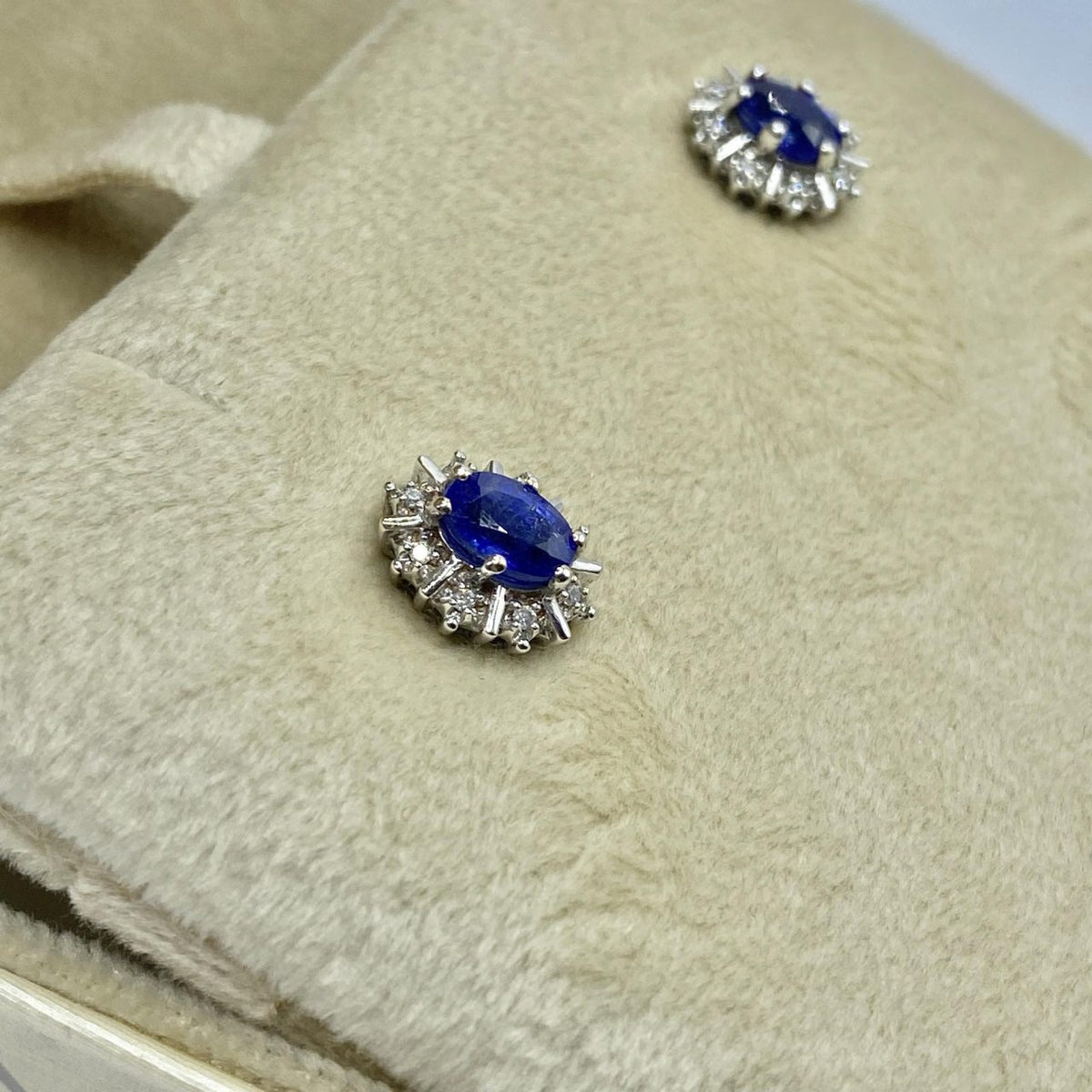 Orecchini Donna Oro 18KT con Zaffiri Ct. 1.10 e Diamanti