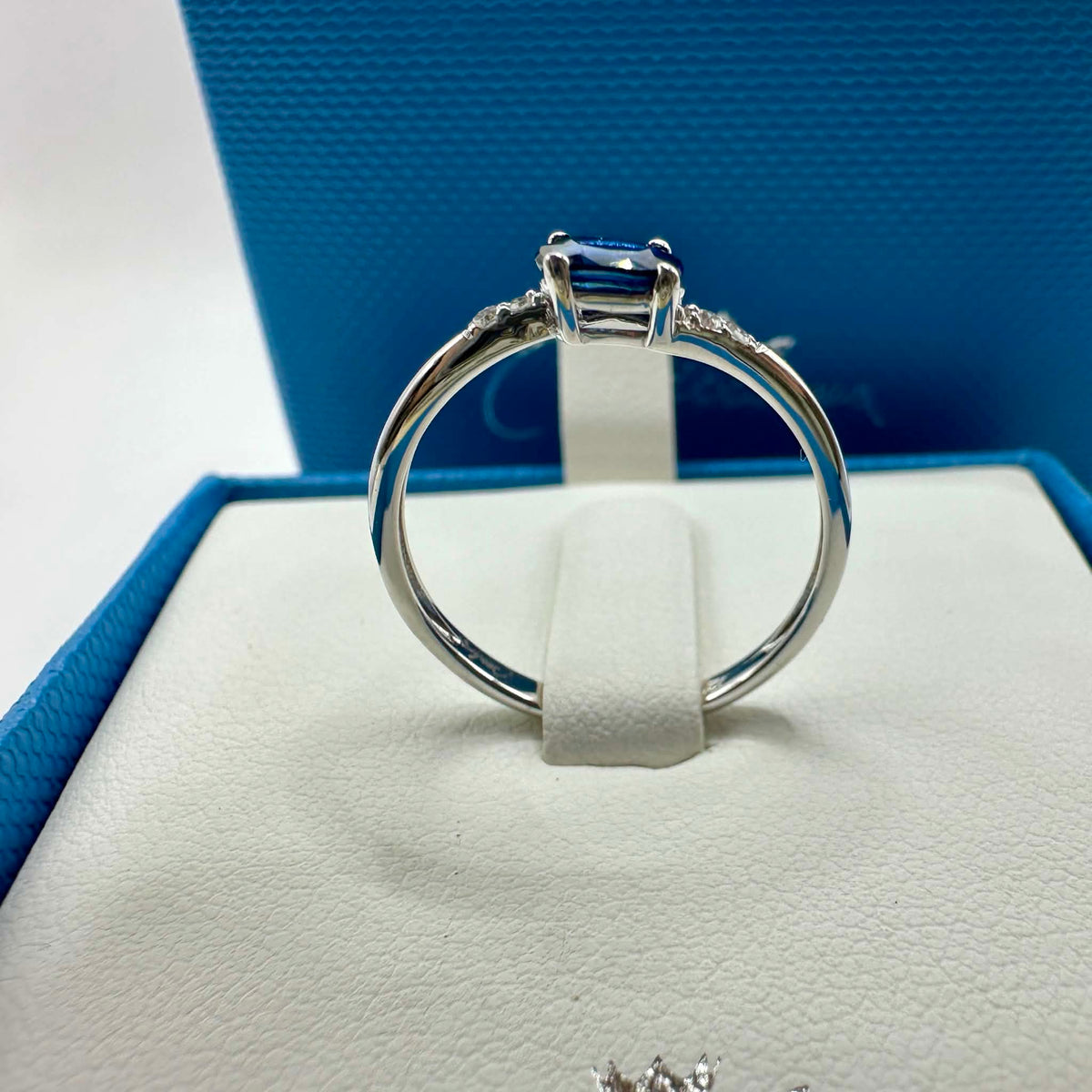 Anello Miluna Gemme in Oro 18KT 9KT e Zaffiro Ct. 0.43
