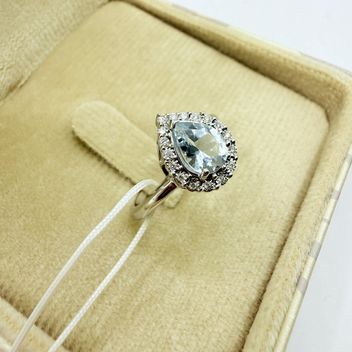 Anello a Goccia Donna Oro 18KT con Acquamarina Ct. 1,10