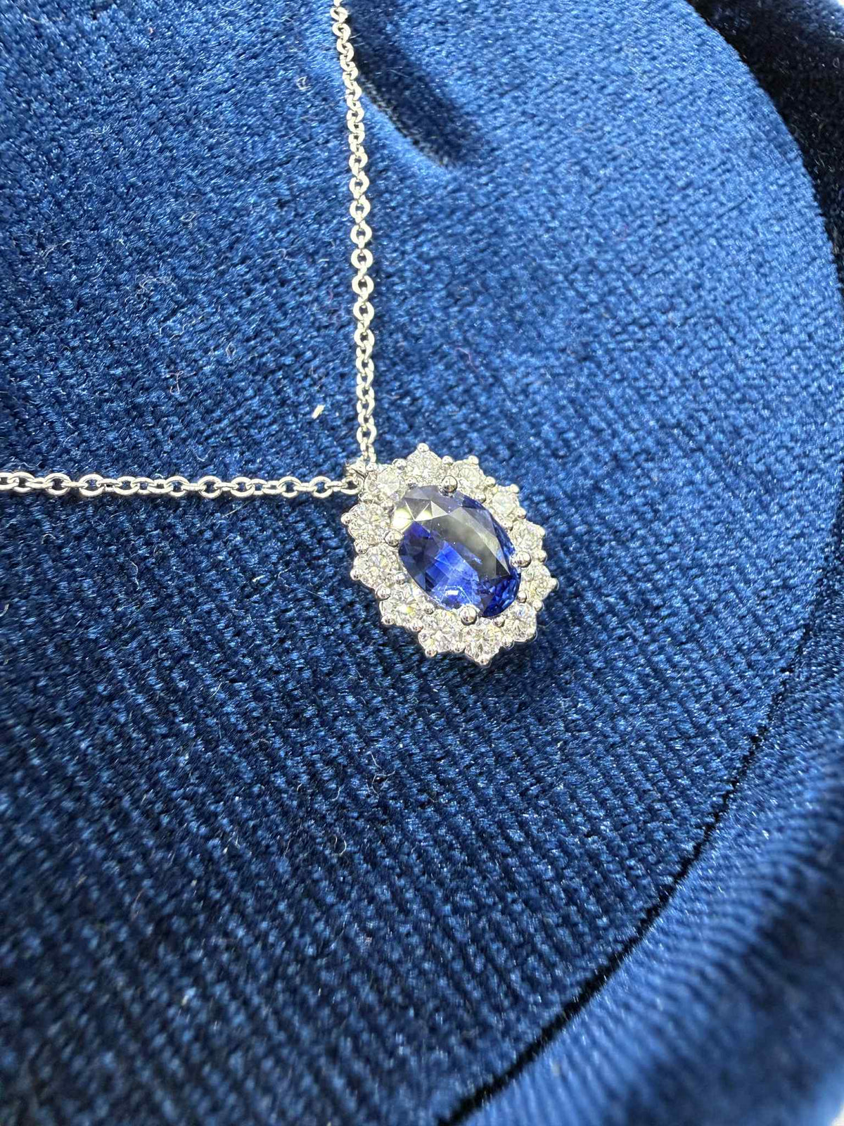 Collana Donna Recarlo con Zaffiro Ct 0.70 e Diamanti