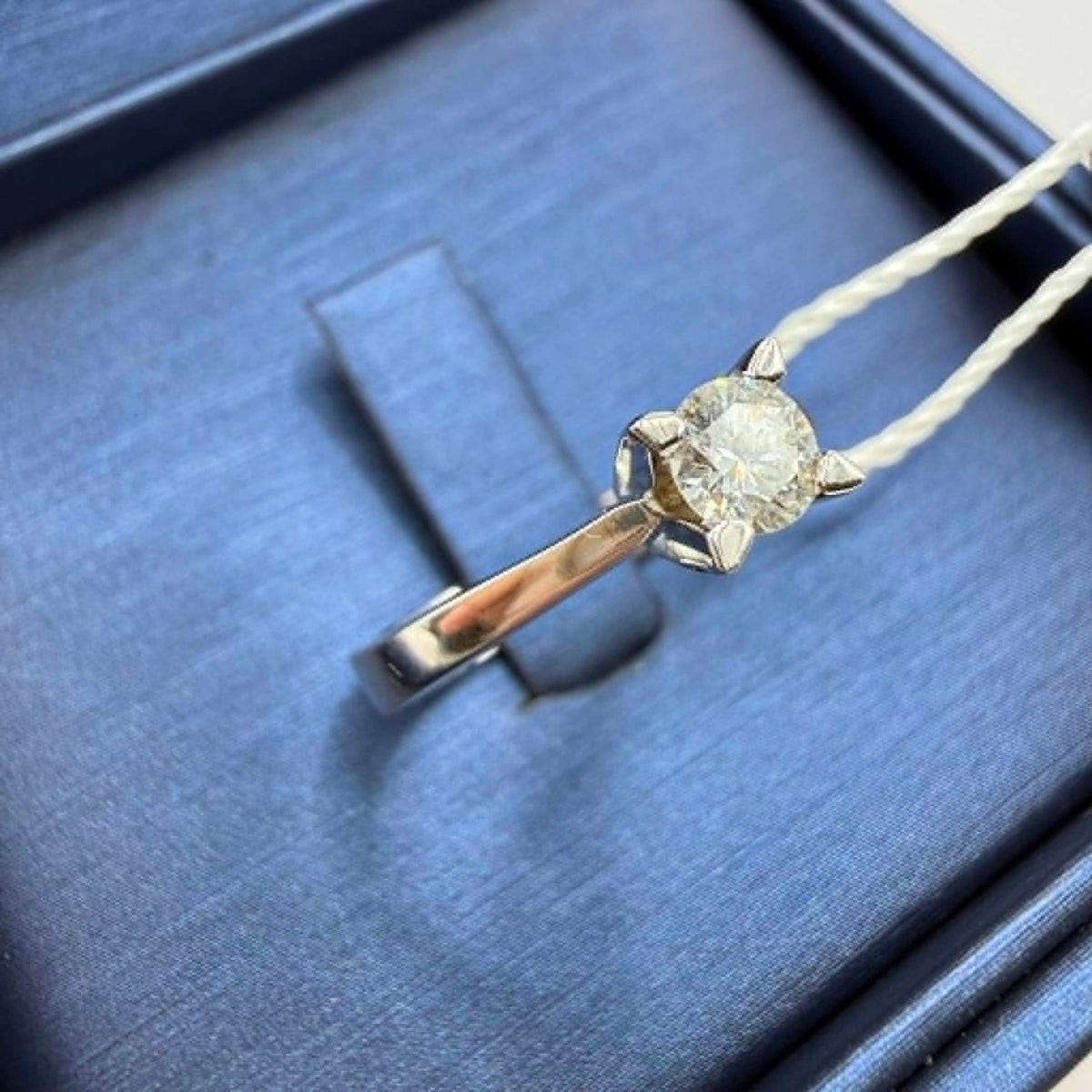 Anello Solitario in Oro 18KT 18KT e Diamante Ct. 0.32 G-IF