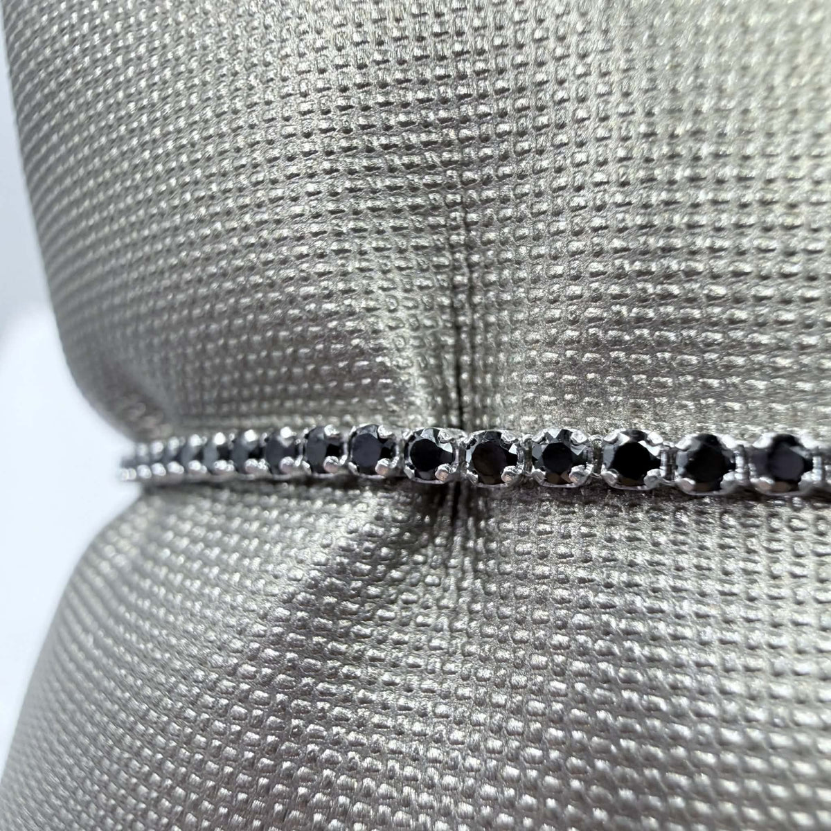 Bracciale Tennis in Oro 18KT 18KT e Zirconi Neri
