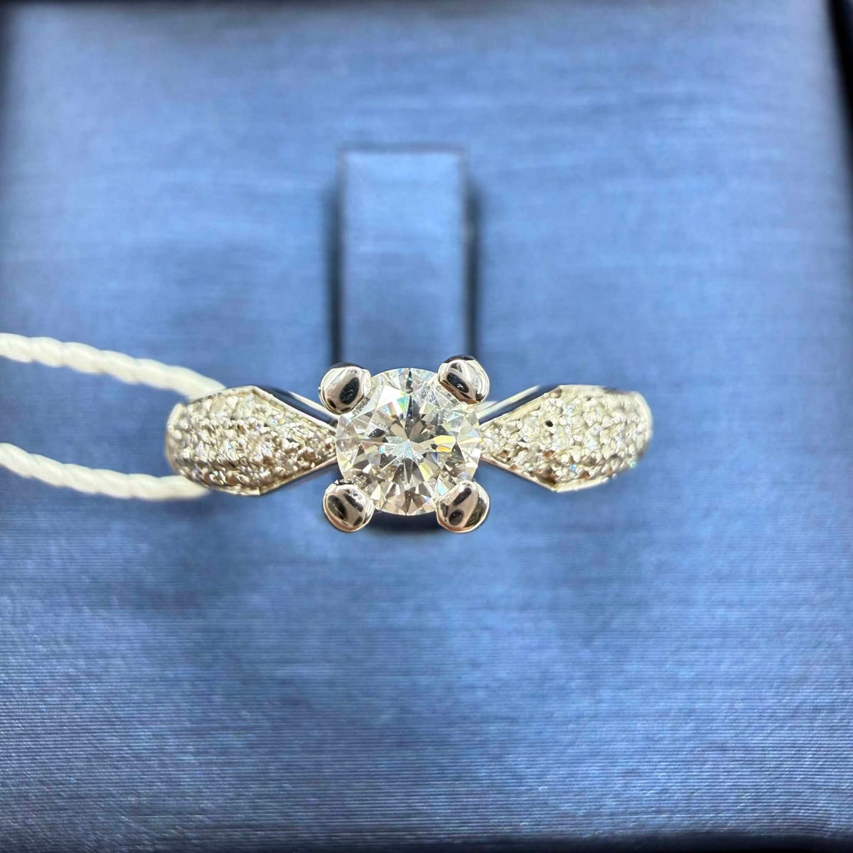 Anello Solitario in Oro 18KT 18KT e Diamante ct. 0,24