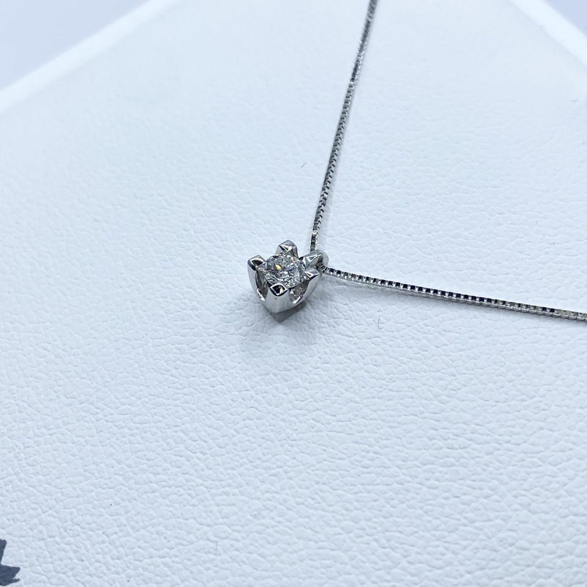 Collana Punto Luce Miluna in Oro 18KT 18KT con Diamante Ct. 0,10
