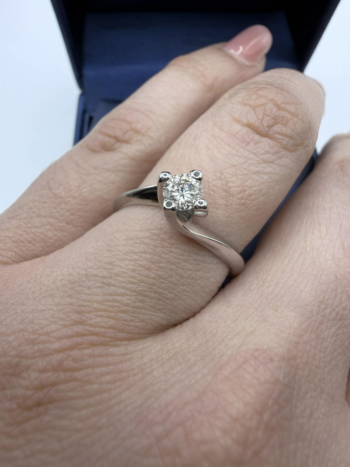Anello Solitario in Oro 18KT 18KT e Diamante Ct. 0,29