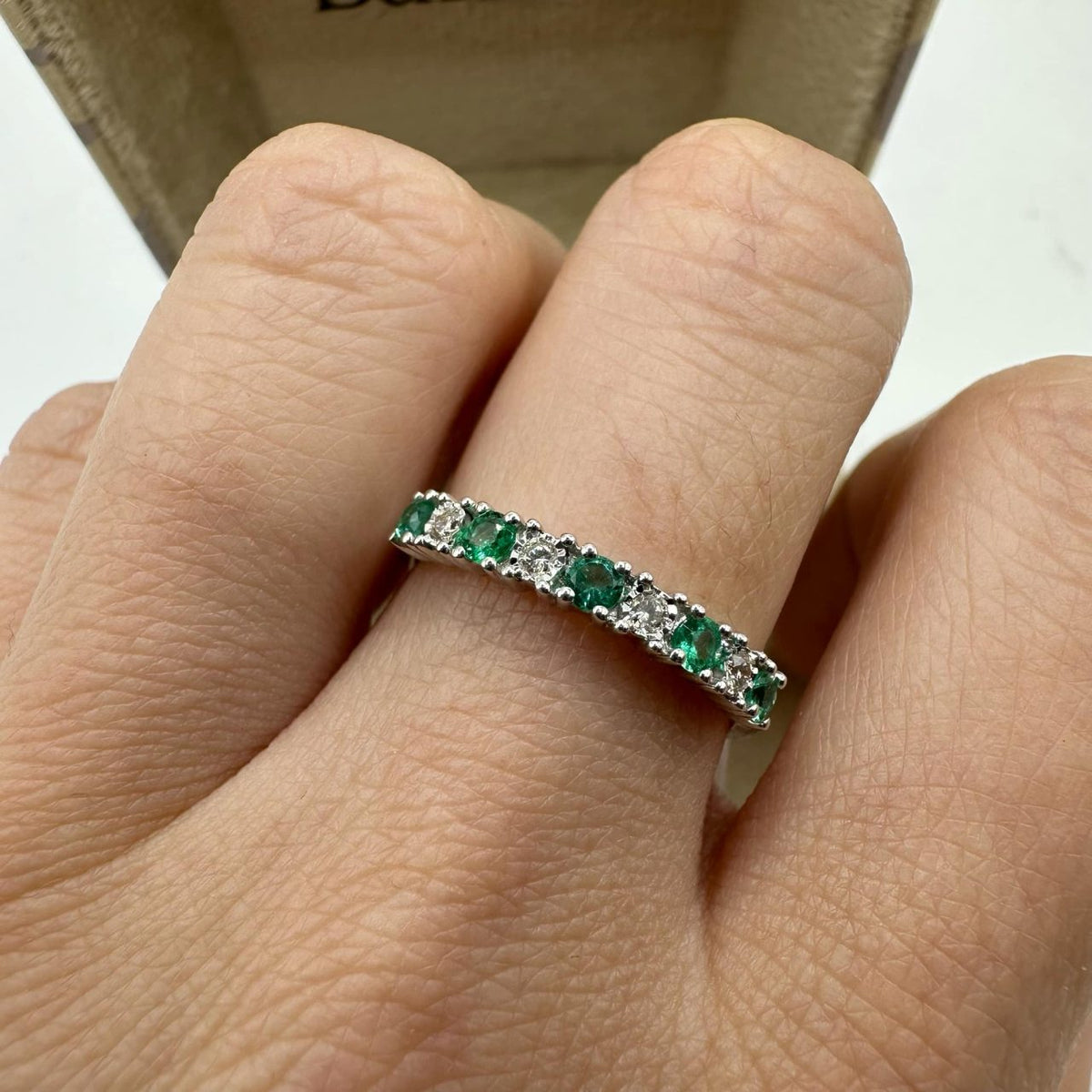 Anello Veretta Donna Oro 18KT con Smeraldi Ct 0.25 e Diamanti