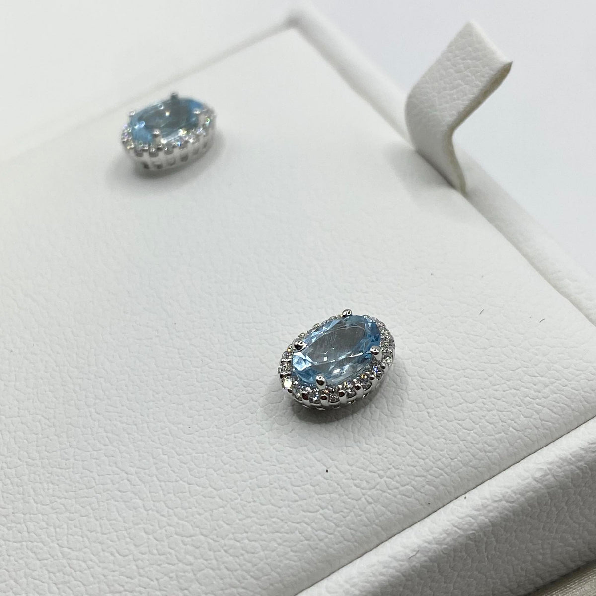 Orecchini Miluna in Oro 18KT 18KT con Diamanti e Acquamarina Ct. 0,74