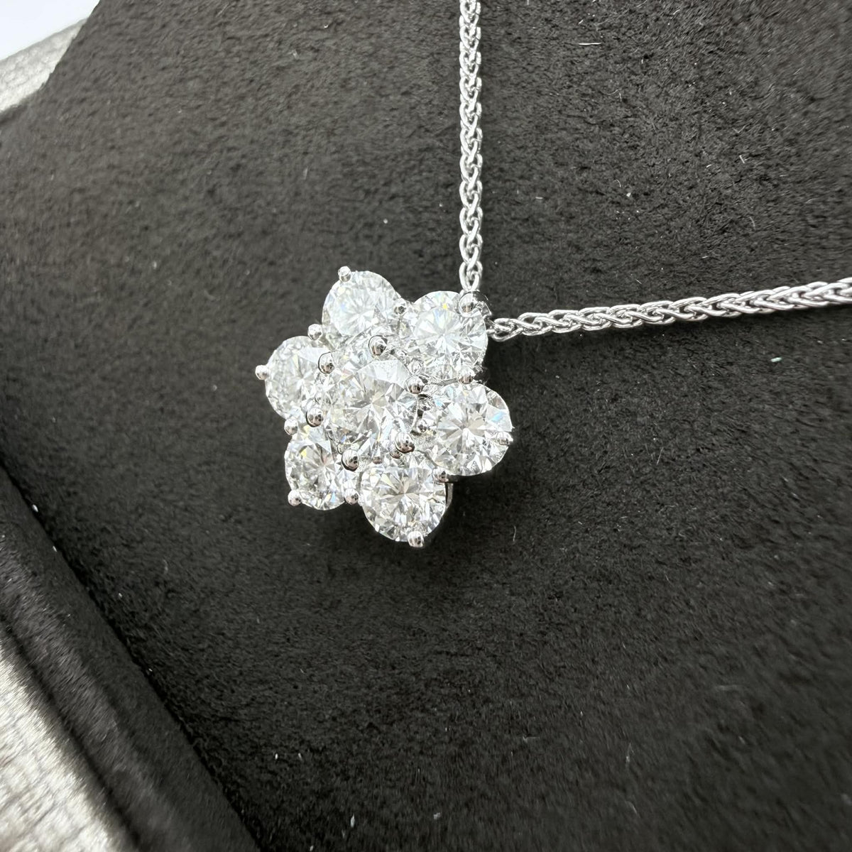Collana Crivelli a Fiore in Oro 18KT 18KT e Diamanti