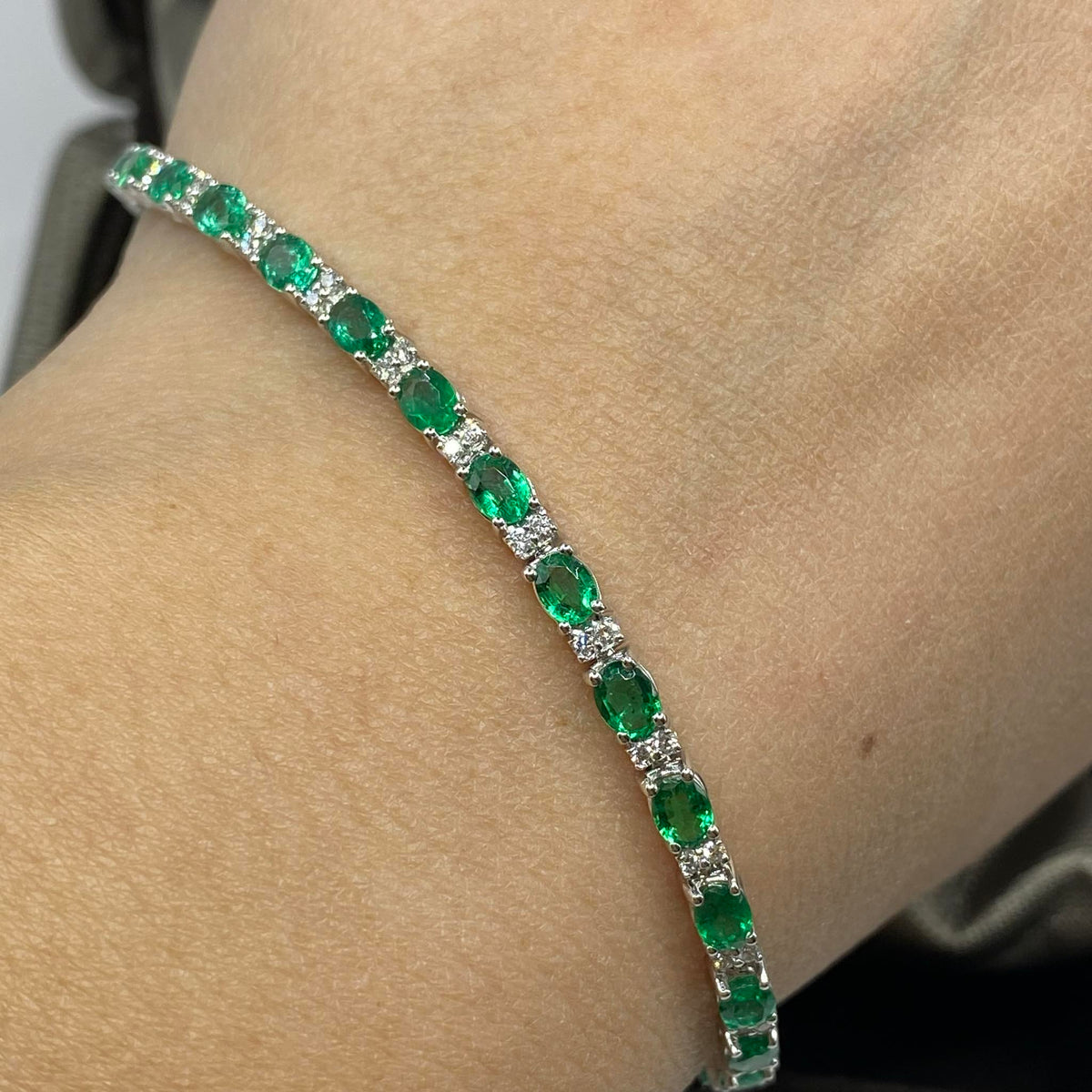 Bracciale Tennis Crivelli in Oro 18KT con Smeraldi Ct. 4,20 e Diamanti