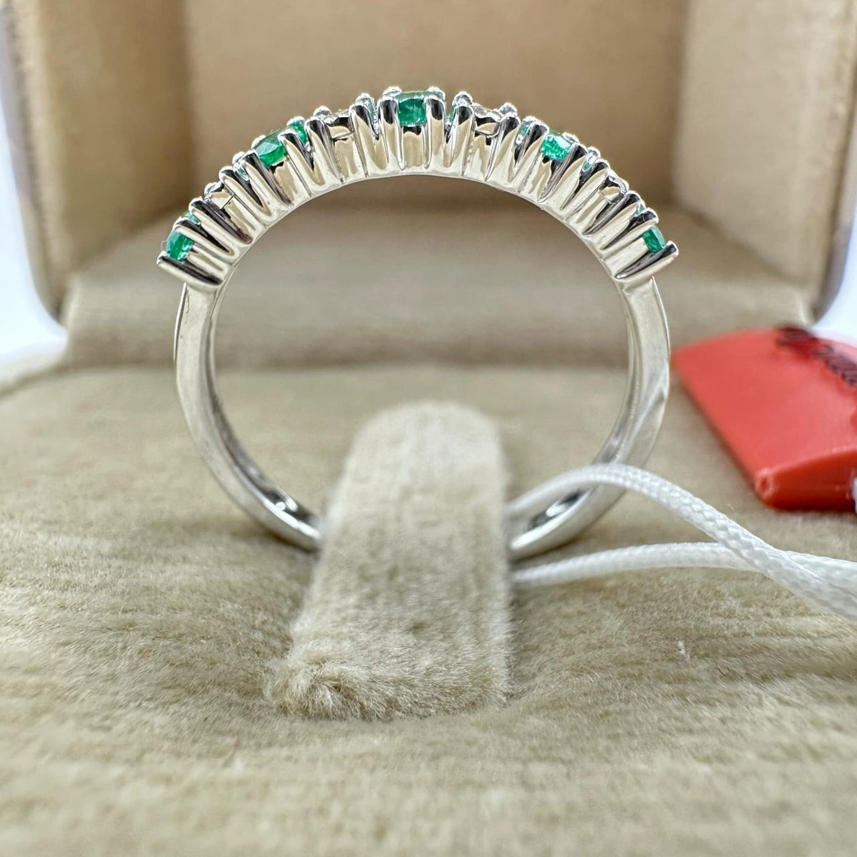 Anello Veretta Donna Oro 18KT con Smeraldi Ct 0.25 e Diamanti